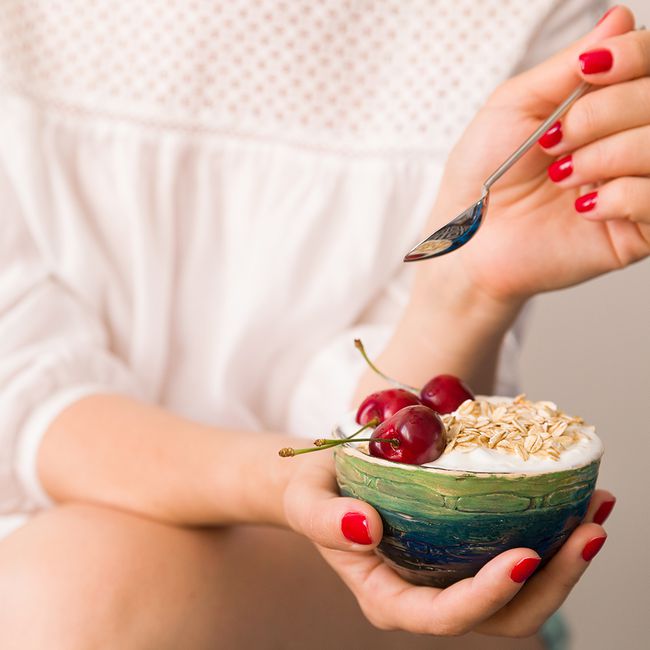 woman eating small meals to increase metabolism